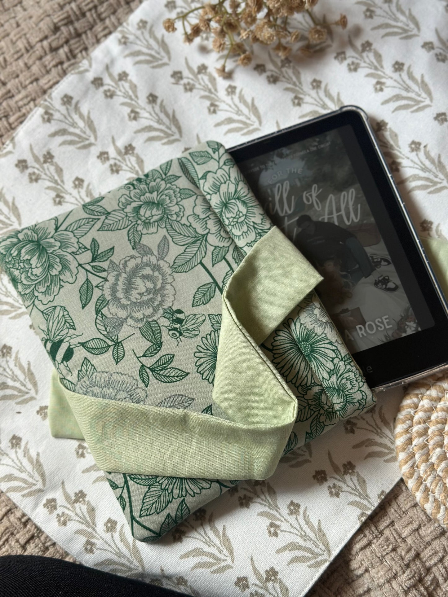 Green Bee Florals Kindle Sleeve
